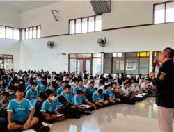 LPK-RI Sosialisasikan Bahaya Pergaulan Bebas hingga Judi Online di SMP Kristen Petra Kediri