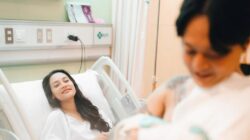 Pasangan selebriti Erika Carlina dan DJ Bravy baru saja dikaruniai buah hati pada 1 Agustus 2025. (Foto: Istimewa)