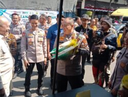 Kapolresta Malang Kota Ikut Beli Beras Murah dalam Program Gerakan Pangan Murah Polri