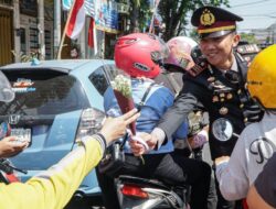 Polisi Hadir di Jalan Ditengah Semarak HUT ke-80 RI di Kab Malang
