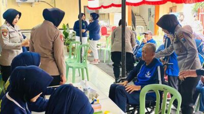 Jelang 1 September, Polwan Polresta Malang Kota Gelar Bakkes Gratis untuk Lansia