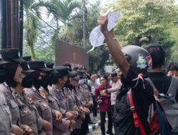 Dihadapan Massa Aksi Kapolres Malang Tampung Aspirasi Mahasiswa