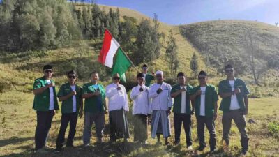 PAC GP Ansor Pujer Rayakan HUT ke-80 RI dengan Camping dan Pengibaran Bendera di Bukit Kerimit
