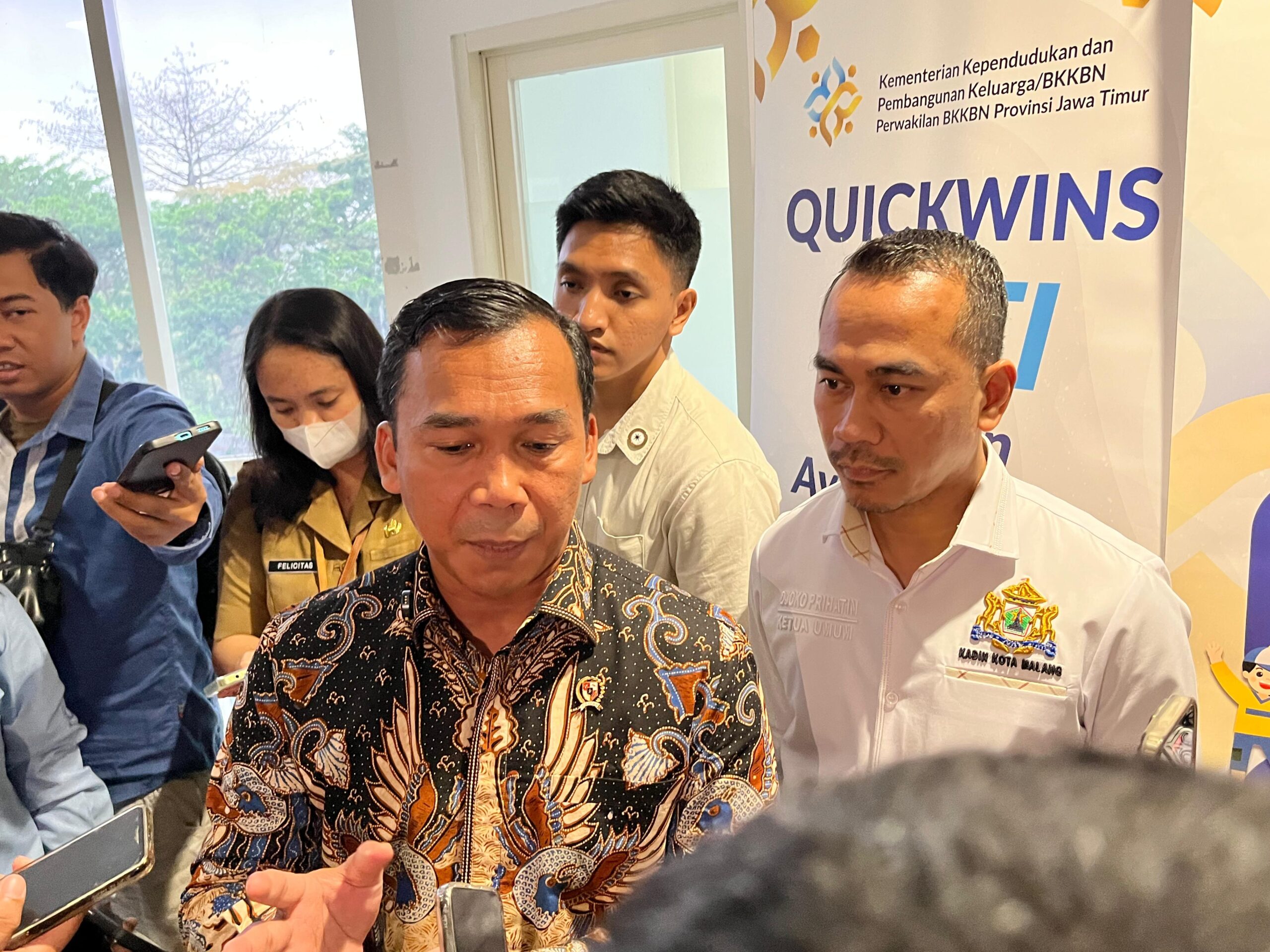 Kepala Badan Kependudukan dan Keluarga Berencana Nasional (BKKBN) Bapak Dr. Wihaji, menegaskan pentingnya program berbasis data untuk menjawab tantangan yang dihadapi perempuan Indonesia. (FOTO: Memox/Crys)