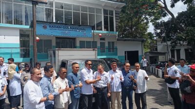 Ft: Pemecahan air kendi tandai launching Yayasan Kartika Naw yang jadi Penyedia Program Makan Bergizi Gratis di Kota Malang.(MemoX/fat)