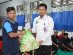 Peduli Kesehatan, Lapas Lamongan Bagikan Perlengkapan Mandi untuk Warga Binaan
