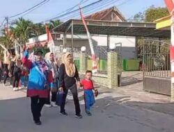 Peringatan HUT ke-80 RI, MI Mamba’ul Ulum Galang dan RA Perwanida III Gelar Jalan Sehat