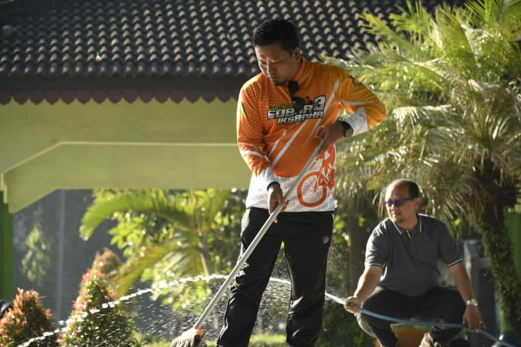 Pemerintah Bondowoso Gelar “Jumat Bersih” Dorong Budaya Hidup Sehat Sampai Desa