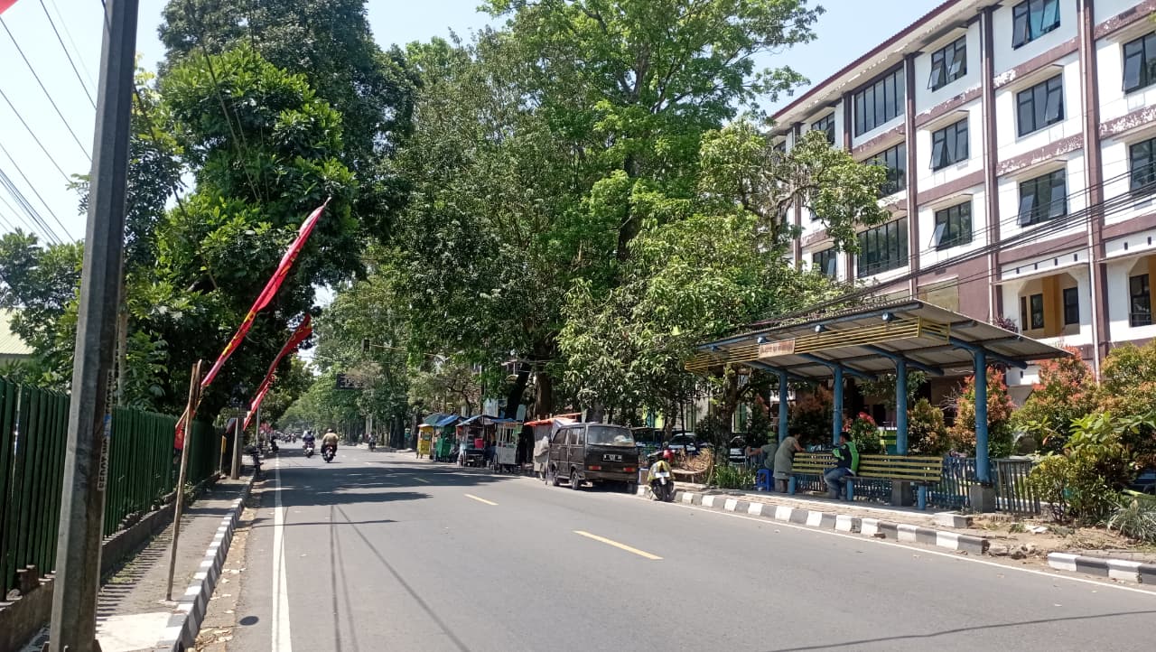 FT. Salah satu halte yang berada di Kecamatan Kepanjen, Kabupaten Malang. (MemoX/nif).