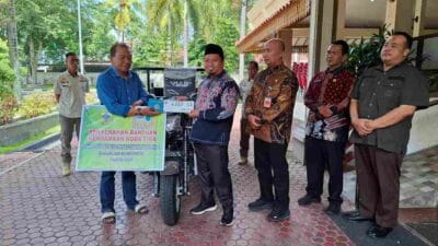 Pemkab Bondowoso Perkuat Ekonomi Desa, Salurkan Puluhan Bantuan Alat Produksi