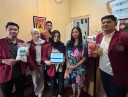 Mahasiswa UMM Sosialisasikan Manfaat Pendaftaran SPP- IRT di Toko Oleh – Oleh Mbak Arin