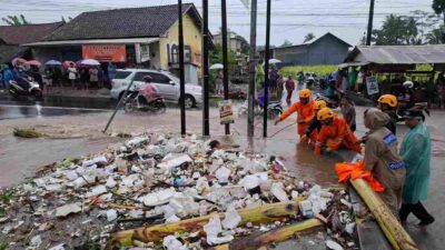Hujan Lebat Sebabkan Sejumlah Wilayah di Bondowoso Terendam Banjir dan Longsor