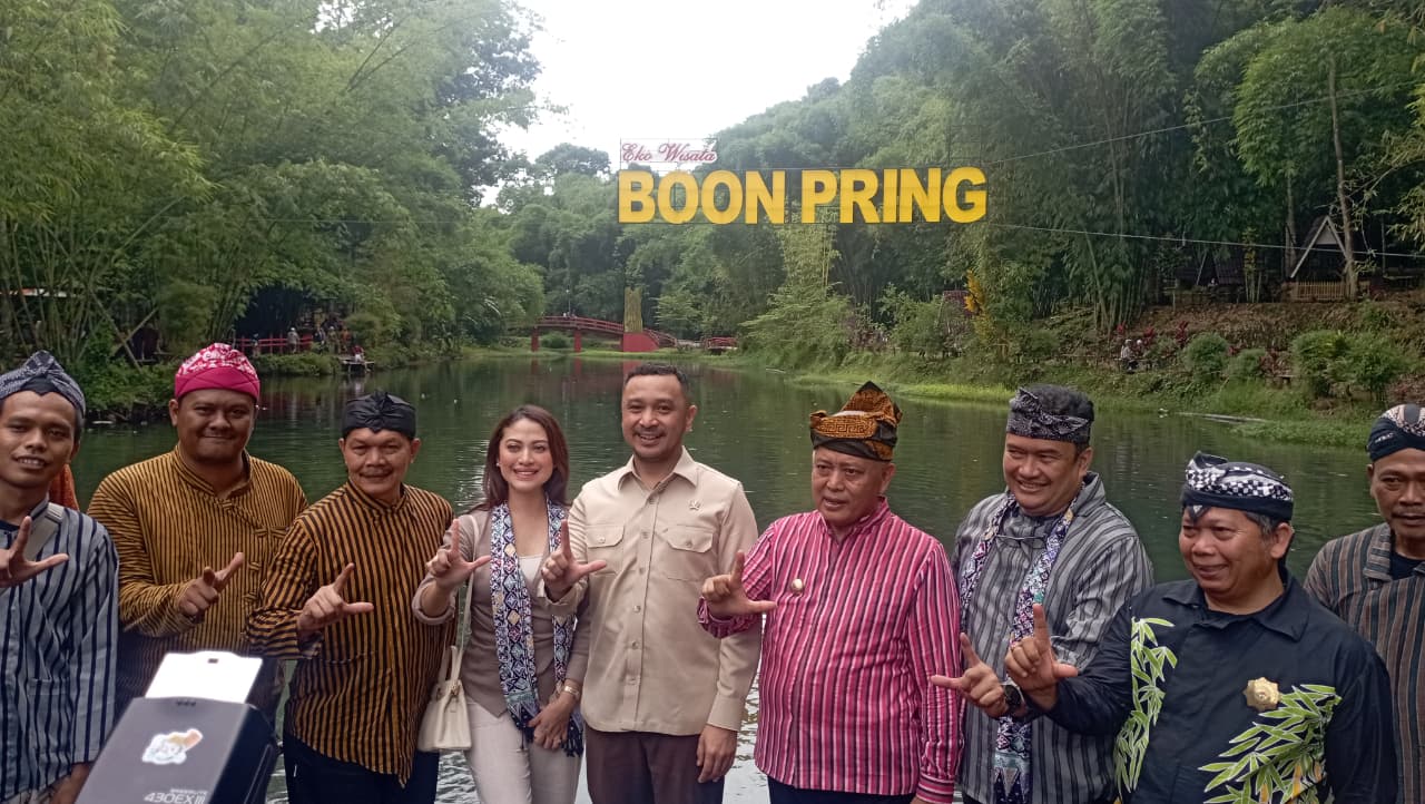 FT. Wakil Menteri Kebudayaan Republik Indonesia Giring Ganesha dan Bupati Malang M Sanusi. (MemoX/nif).