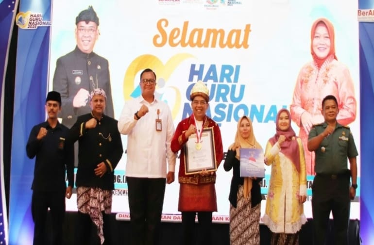 2.262 Karya Kreatif Guru Kota Probolinggo Pecahkan Rekor MURI