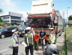 Pembatasan Operasional Truk Sumbu 3 Jelang Tahun Baru 2026 Diterapkan Satlantas Polres Malang
