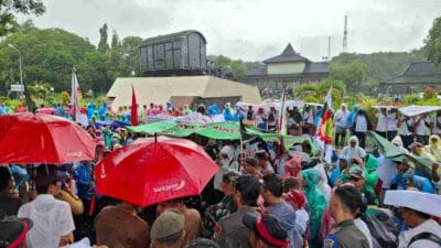 Aksi Demonstrasi Serikat Pekerja Bondowoso Sampaikan Aspirasi Soal Keamanan Kerja