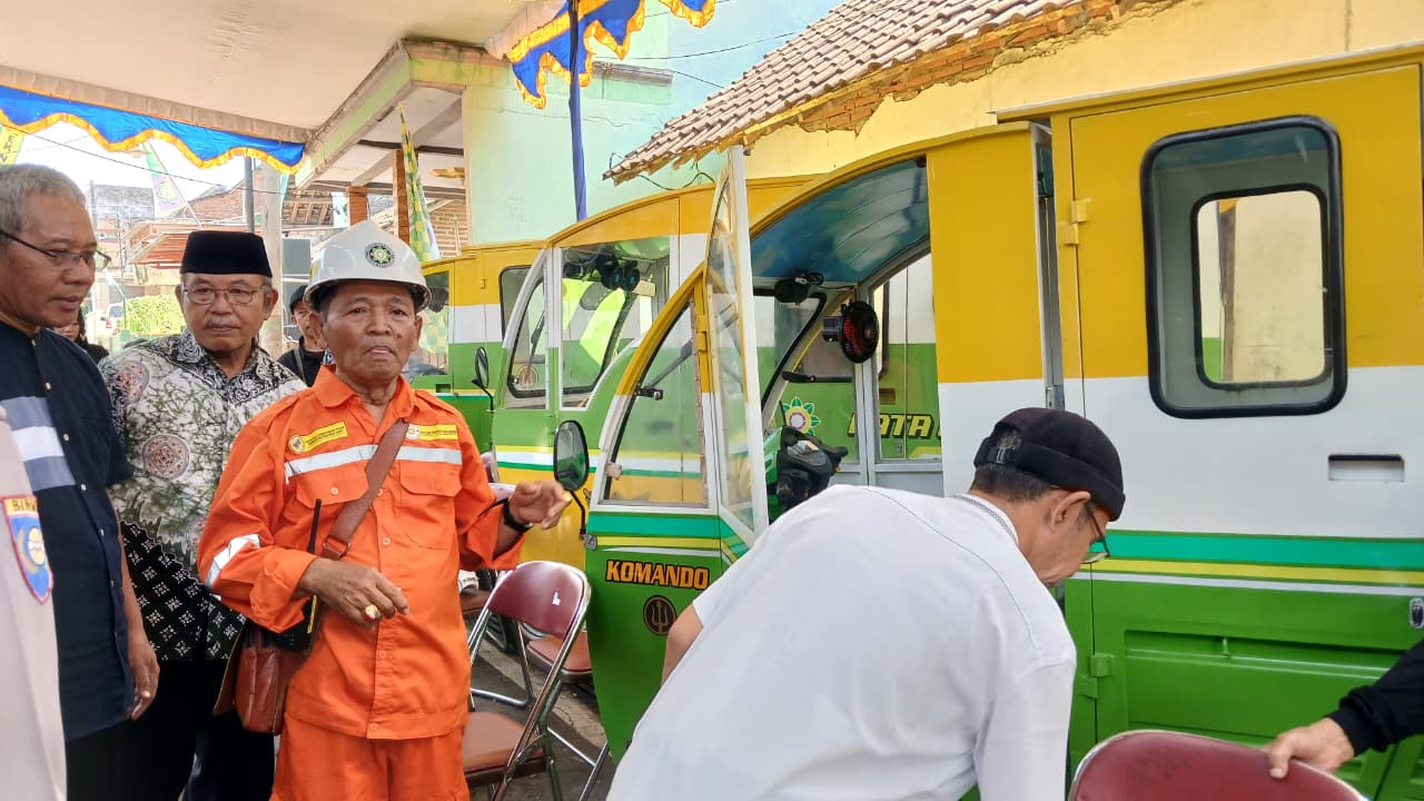 FT. Bambang Mangku Bagyo, Pimpinan Bina Mental Bakti Pertiwi Proyek Nata Agung Perwujudan Pusat saat menunjukan hasil kinerjanya. (MemoX/nif)