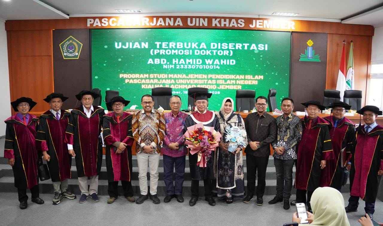 Bupati Bondowoso Abd Hamid Wahid Raih Doktor Cumlaude di UIN KHAS Jember