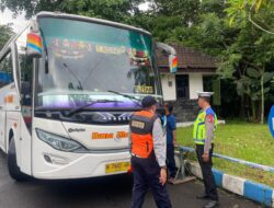 Pastikan Angkutan Mudik Layak Jalan Bus di Terminal Talangagung Jalani Ramp Check