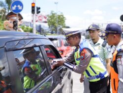 Polantas Menyapa Polres Malang Sapa Pemudik, Ingatkan Utamakan Keselamatan di Jalan