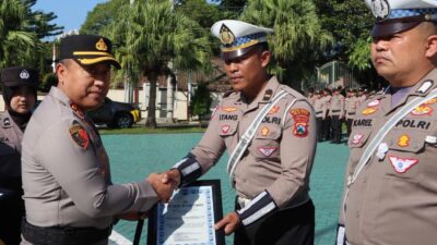 Wujud Apresiasi Atas Kinerja Anggotanya Kapolres Batu Berikan Reward