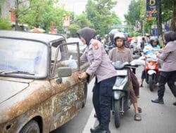 Aksi Ramadan Polwan Polres Bondowoso, Tebar 500 Takjil