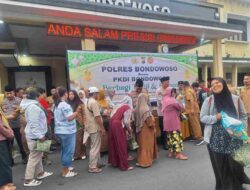 Polres Bondowoso dan PKDI Bagikan 500 Paket Sembako dan Takjil untuk Warga Kurang Mampu