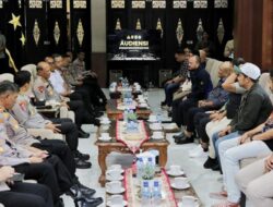 Perkuat Komitmen Laga Damai di Kanjuruhan, Polda Jatim Satukan Persebaya dan Arema