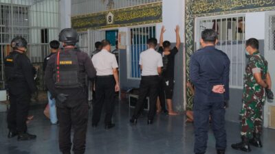 Perketat Pengamanan Setiap Blok Hunian, Lapas Kelas 1 Malang Gelar Razia Gabungan