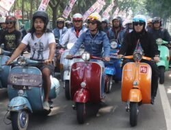 Jelang Tur ke-6 Konser HS Slank, Kaka Slank Berkeliling di Kota Malang dengan Vespa
