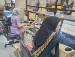 KB Samsat Malang Kota di Hari Kartini 2026 Layani Wajib Pajak dengan Busana Kebaya