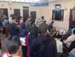 Samsat Talangagung Tetap Berikan Pelayanan Maksimal dengan Ratusan Wajib PKB Antri Saat Ambil Plat Nomor