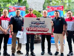 Kurir JNE Korban Begal di Bandung Dapat Bantuan 1 Unit Sepeda Motor