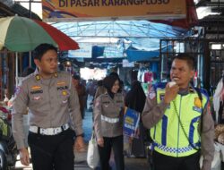 Ditlantas Polda Jatim Bersama Satlantas Polres Malang Edukasi Keselamatan Berkendara di Pasar Karangploso