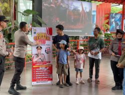Polisi Kota Batu Blusukan ke Tempat Wisata Sosialisasikan Call Center 110