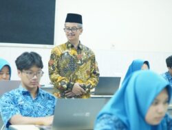 Kepala MAN 2 Kota Malang Beri Motivasi Peserta Didik Saat Mengikuti ASAT