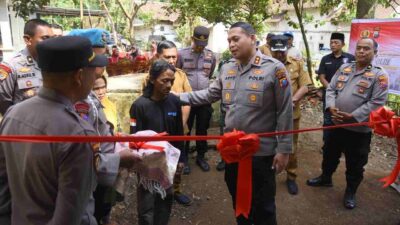 Sambut Hari Bhayangkara ke-80, Polres Bondowoso Bedah Rumah dan Salurkan Bansos di Tegaljati