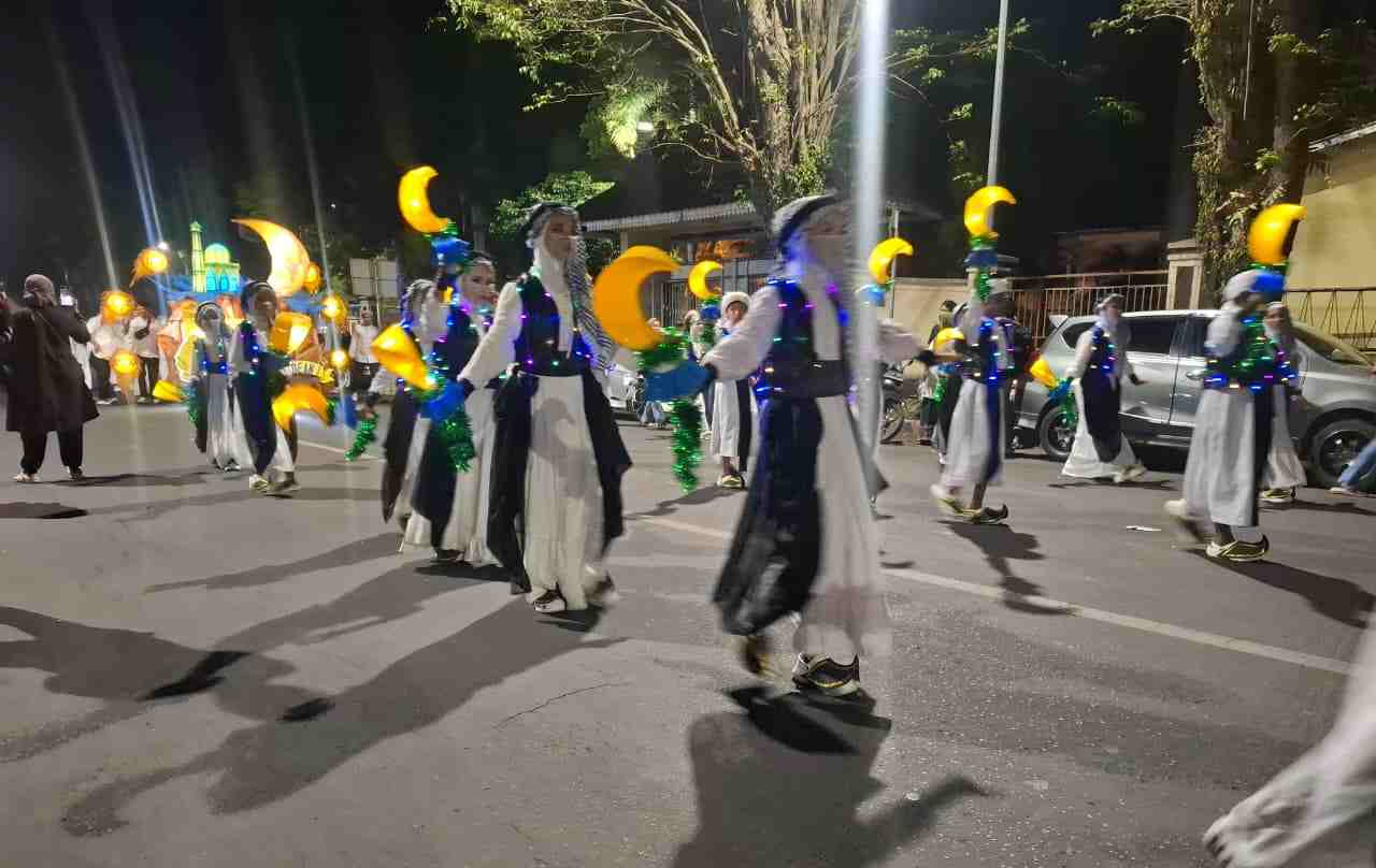 Ribuan Pelajar Meriahkan Pawai Lampion Sambut Tahun Baru Islam 1448 Hijriah di Bondowoso