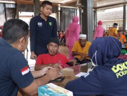 Sambut 1 Juli, Tim Dokkes Polres Malang Beri Layanan Riksa Puluhan Lansia di Wajak
