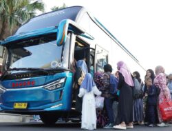 Dengan Bus Bagong Kapolresta Malang Kota Berangkatkan 45 Keluarga Korban Kanjuruhan untuk Ziarah Religi