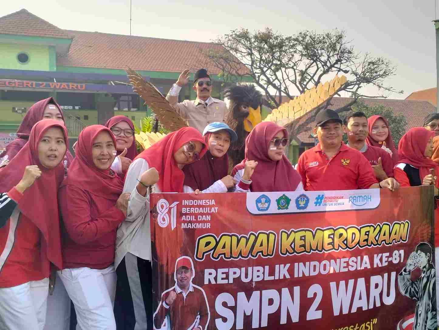 1045 Murid SMPN 2 Waru Sidoarjo Semarakkan Pawai Kemerdekaan, Kobarkan Patriotisme Generasi Muda