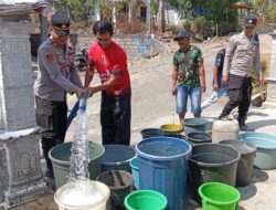 Melalui Polsek Bantur 4.000 Liter Air Bersih Disalurkan Polres Malang ke Warga Terdampak Kekeringan