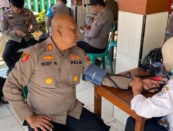 Tim Medis Puskesmas Pujon Cek Kondisi Kesehatan Petugas Penanganan Karhutla Gunung Buthak