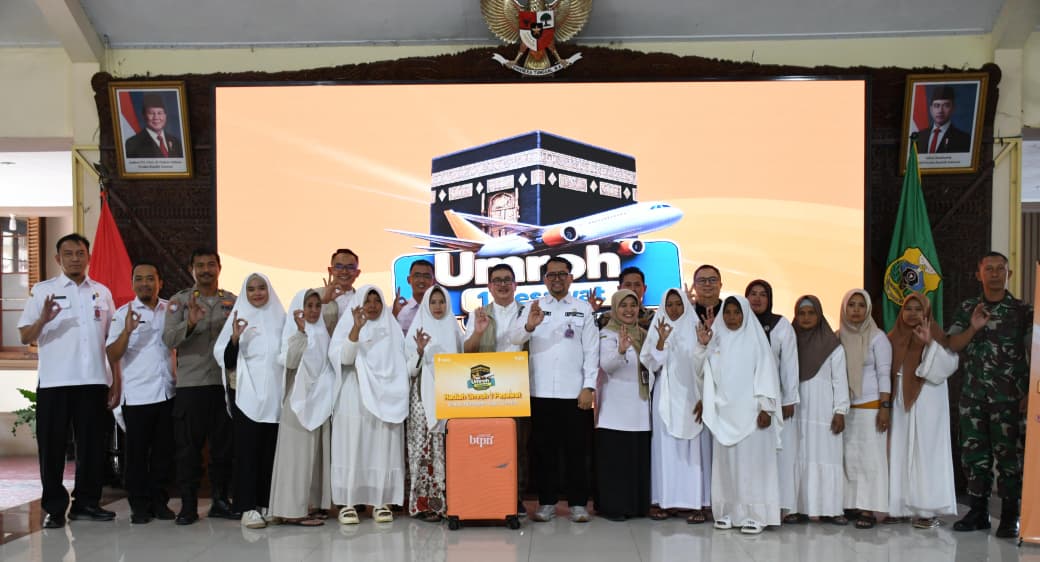Konsisten Jalankan BDKS, 6 Nasabah BTPN Syariah Bondowoso Raih Hadiah Umrah Gratis