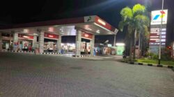 BBM Langka di Bondowoso, Warga Terpaksa Dorong Motor