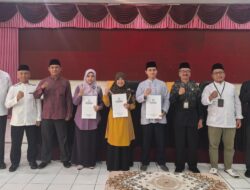 MAN 2 Kota Malang Beri Penghargaan 3 GTK yang Berprestasi