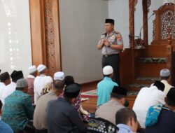 Kapolresta Malang Kota Ajak Jamaah Solat Jum’at Cegah Hoaks dan Kejahatan