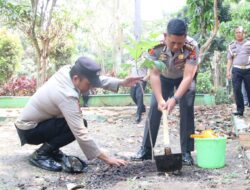Program Green Policing, Kapolresta Malang Kota Tanam Bibit Pohon di Taman Singha Merjosari