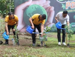 Kapolresta Malang Kota dan Walikota Secara Simbolis Tanam 200 Pohon Buah di Sumber Juwet
