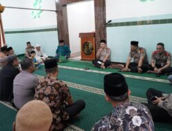 Di Program Jumat Keliling, Wakapolresta Malang Kota Ajak Jamaah Waspada Kejahatan Siber